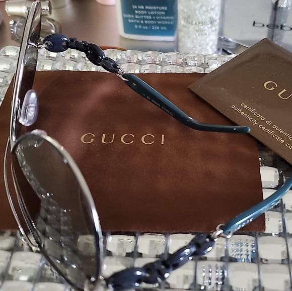 Gucci Accessories - 😎Gucci sunglasses💯💘
